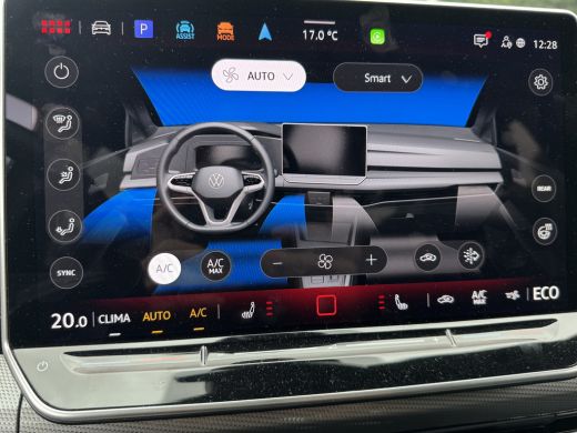 Volkswagen Golf 1.5 eHybrid 204PK PHEV 50 JAREN EDITIE CAMERA/ALCANTARA/TREKHAAK/HEAD-UP ActivLease financial lease
