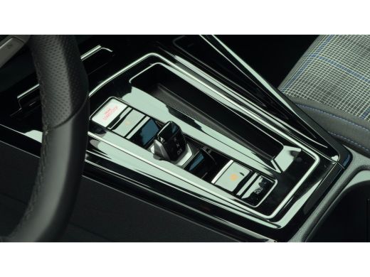 Volkswagen Golf 1.5 eHybrid 272pk GTE | Trekhaak | Achteruitrijcamera | Adaptive Cruise | Head-up | Carplay | 17" | ActivLease financial lease