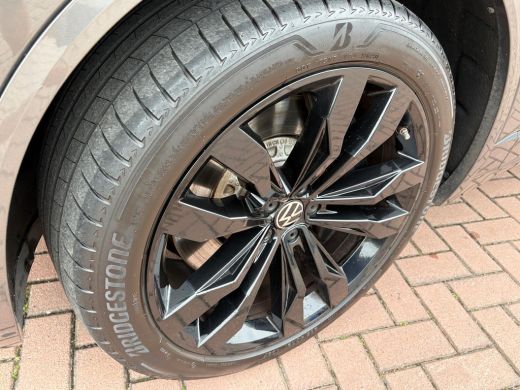 Volkswagen Touareg R 3.0 TSi eHybrid 462pk | Luchtvering | Pano | Trekhaak ActivLease financial lease
