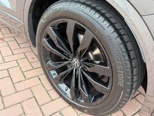Volkswagen Touareg R 3.0 TSi eHybrid 462pk | Luchtvering | Pano | Trekhaak ActivLease financial lease