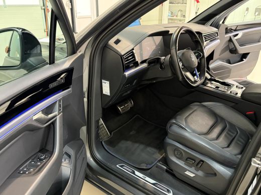Volkswagen Touareg R 3.0 TSi eHybrid 462pk | Luchtvering | Pano | Trekhaak ActivLease financial lease