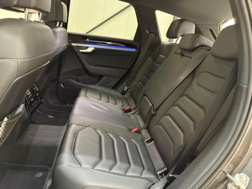Volkswagen Touareg R 3.0 TSi eHybrid 462pk | Luchtvering | Pano | Trekhaak ActivLease financial lease