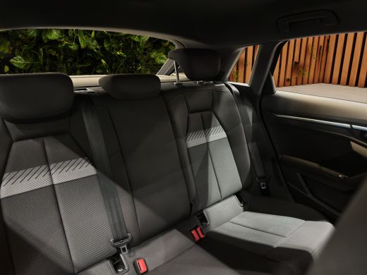 Audi A3 Sportback 30 TFSI Advanced edition | Adaptive Cruise | Zwart optiek | Sportstoelen | LED | Stoelv... ActivLease financial lease