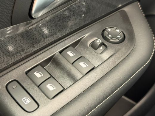 Peugeot 208 Allure | Elektrische parkeerrem | Extra getinte achterste zijruiten en achterruit | Extra getinte... ActivLease financial lease