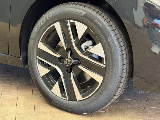 Peugeot 208 Allure | Elektrische parkeerrem | Extra getinte achterste zijruiten en achterruit | Extra getinte... ActivLease financial lease