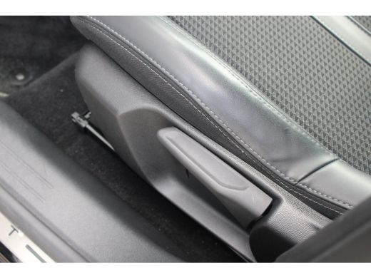 Peugeot e-208 EV GT 350 50 kWh | Fase 3 laden | Navigatie | Camera | Full LED | NL auto | Apple carplay | 78.00... ActivLease financial lease