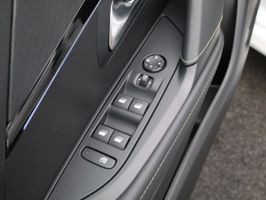 Peugeot e-208 EV GT 51 kWh 96% SOH | Warmtepomp | Cruise Control | Camera | Navigatie | Apple Caprlay/Android A... ActivLease financial lease