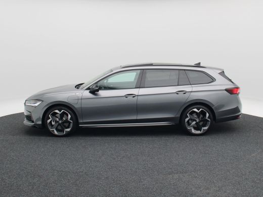 Skoda Superb Combi 1.5 TSi 204 Pk PHEV Sportline Business | Trekhaak | Carplay | Canton Audio | Head-up Displa... ActivLease financial lease