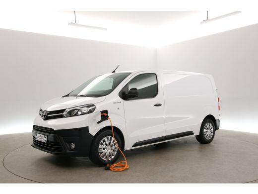 Toyota ProAce 75 kWh L2H1 Long Range | Snelladen | SOH 99% | Airco | Cruise | 3 Zits | Carplay | Parkeersens. ActivLease financial lease