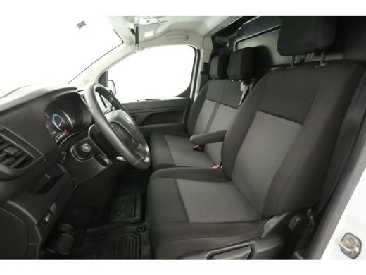 Toyota ProAce 75 kWh L2H1 Long Range | Snelladen | SOH 99% | Airco | Cruise | 3 Zits | Carplay | Parkeersens. ActivLease financial lease