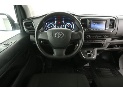 Toyota ProAce 75 kWh L2H1 Long Range | Snelladen | SOH 99% | Airco | Cruise | 3 Zits | Carplay | Parkeersens. ActivLease financial lease