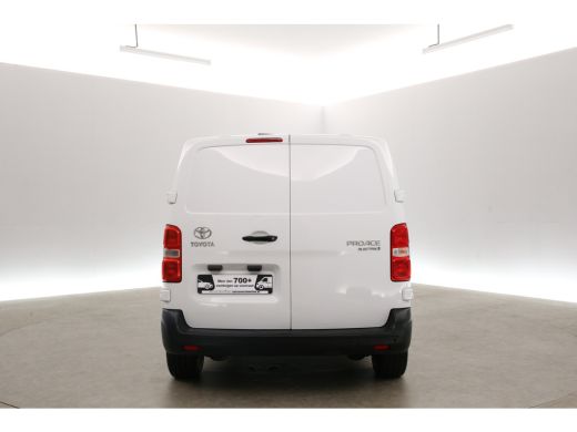 Toyota ProAce 75 kWh L2H1 Long Range | Snelladen | SOH 99% | Airco | Cruise | 3 Zits | Carplay | Parkeersens. ActivLease financial lease
