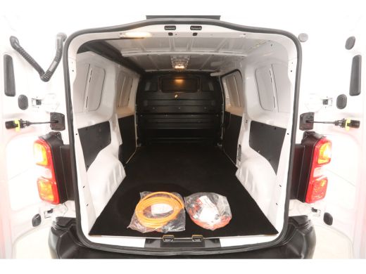 Toyota ProAce 75 kWh L2H1 Long Range | Snelladen | SOH 99% | Airco | Cruise | 3 Zits | Carplay | Parkeersens. ActivLease financial lease