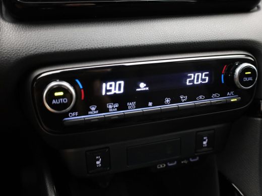 Toyota Yaris 1.5 Hybrid 130 Executive | BSM | Parkeersensoren V&A | Stoel & Stuur verw. | Prijs Rijklaar!! ActivLease financial lease