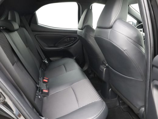 Toyota Yaris 1.5 Hybrid 130 Executive | BSM | Parkeersensoren V&A | Stoel & Stuur verw. | Prijs Rijklaar!! ActivLease financial lease