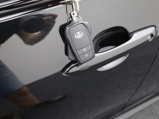 Toyota Yaris 1.5 Hybrid 130 Executive | BSM | Parkeersensoren V&A | Stoel & Stuur verw. | Prijs Rijklaar!! ActivLease financial lease