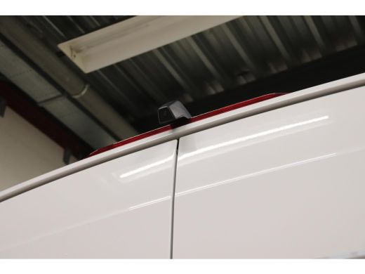 Volkswagen Crafter 2.0 TDI 140PK L3H3 EURO 6 3000KG trekvermogen Volkswagen Crafter 35 2.0 TDI 140PK L3H3 (oude L2H2... ActivLease financial lease