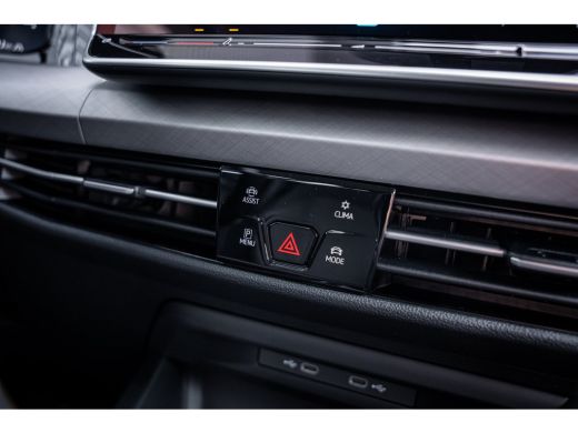 Volkswagen Golf Life Edition eHybrid | 'App-Connect' draadloze smartphone integratie | Achteruitrijcamera (Rear V... ActivLease financial lease