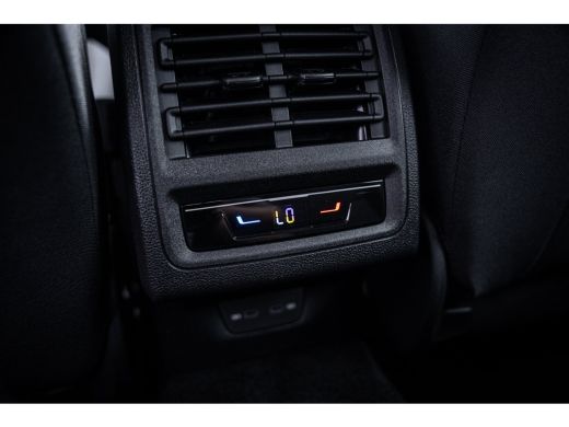 Volkswagen Golf Life Edition eHybrid | 'App-Connect' draadloze smartphone integratie | Achteruitrijcamera (Rear V... ActivLease financial lease