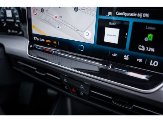 Volkswagen Golf Life Edition eHybrid | 'App-Connect' draadloze smartphone integratie | Achteruitrijcamera (Rear V... ActivLease financial lease