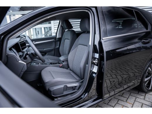 Volkswagen Golf Life Edition eHybrid | 'App-Connect' draadloze smartphone integratie | Achteruitrijcamera (Rear V... ActivLease financial lease