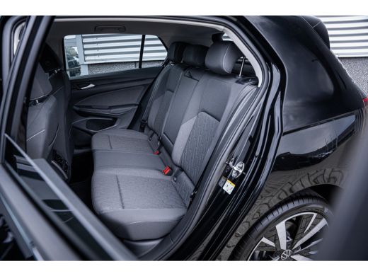 Volkswagen Golf Life Edition eHybrid | 'App-Connect' draadloze smartphone integratie | Achteruitrijcamera (Rear V... ActivLease financial lease