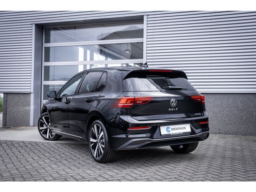 Volkswagen Golf Life Edition eHybrid | 'App-Connect' draadloze smartphone integratie | Achteruitrijcamera (Rear V... ActivLease financial lease