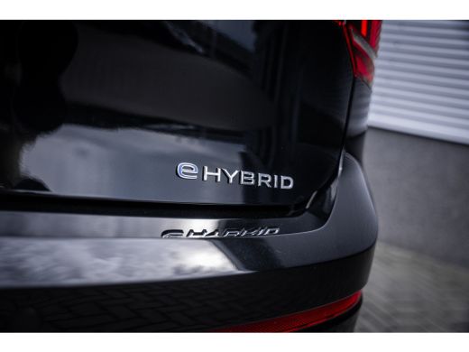 Volkswagen Golf Life Edition eHybrid | 'App-Connect' draadloze smartphone integratie | Achteruitrijcamera (Rear V... ActivLease financial lease