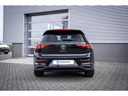 Volkswagen Golf Life Edition eHybrid | 'App-Connect' draadloze smartphone integratie | Achteruitrijcamera (Rear V... ActivLease financial lease