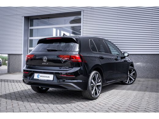 Volkswagen Golf Life Edition eHybrid | 'App-Connect' draadloze smartphone integratie | Achteruitrijcamera (Rear V... ActivLease financial lease