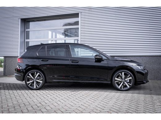 Volkswagen Golf Life Edition eHybrid | 'App-Connect' draadloze smartphone integratie | Achteruitrijcamera (Rear V... ActivLease financial lease