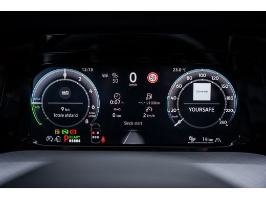 Volkswagen Golf Life Edition eHybrid | 'App-Connect' draadloze smartphone integratie | Achteruitrijcamera (Rear V... ActivLease financial lease