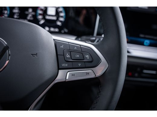 Volkswagen Golf Life Edition eHybrid | 'App-Connect' draadloze smartphone integratie | Achteruitrijcamera (Rear V... ActivLease financial lease
