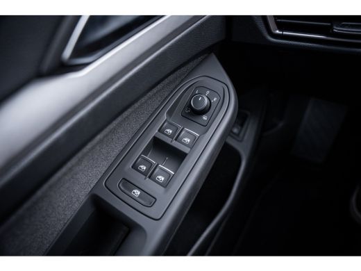 Volkswagen Golf Life Edition eHybrid | 'App-Connect' draadloze smartphone integratie | Achteruitrijcamera (Rear V... ActivLease financial lease
