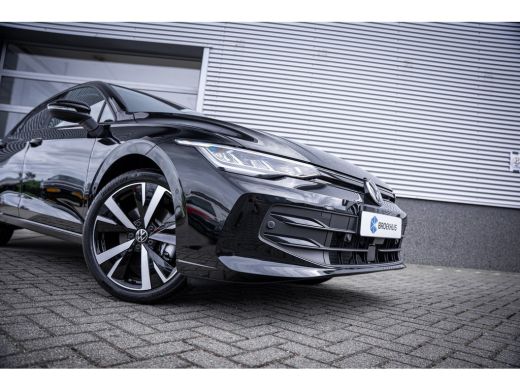 Volkswagen Golf Life Edition eHybrid | 'App-Connect' draadloze smartphone integratie | Achteruitrijcamera (Rear V... ActivLease financial lease