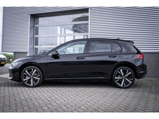 Volkswagen Golf Life Edition eHybrid | 'App-Connect' draadloze smartphone integratie | Achteruitrijcamera (Rear V... ActivLease financial lease