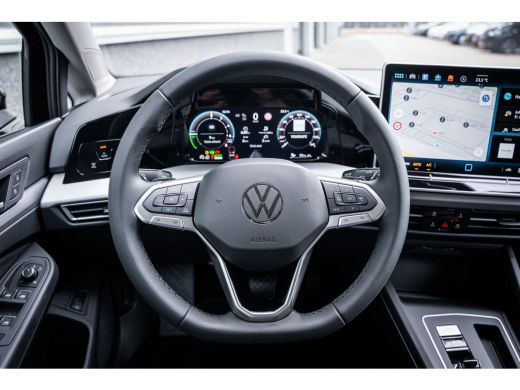 Volkswagen Golf Life Edition eHybrid | 'App-Connect' draadloze smartphone integratie | Achteruitrijcamera (Rear V... ActivLease financial lease