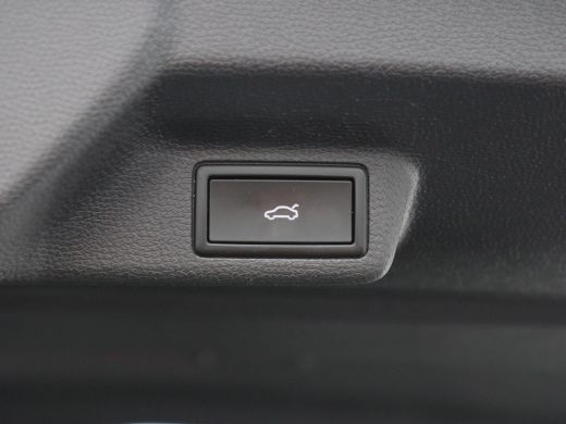 Volkswagen ID. Buzz Pro 86 kWh 286 Pk LWB 7 Persoons | Cruise Control | CarPlay | Climatronic | Navigatie | 19 Inch |... ActivLease financial lease