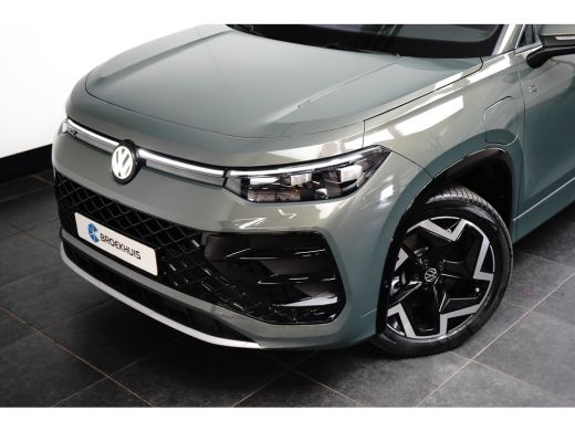 Volkswagen Tayron 1.5 TSI eHybrid R-Line 272PK | Pano Dak | IQ Light l Camera |  Cruise cont adapt | App connect | ... ActivLease financial lease