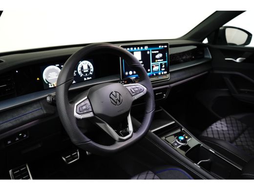 Volkswagen Tayron 1.5 TSI eHybrid R-Line 272PK | Pano Dak | IQ Light l Camera |  Cruise cont adapt | App connect | ... ActivLease financial lease