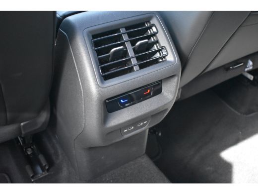 Volkswagen Tayron R-Line Edition | TREKHAAK | STOEL.MASSAGE | STUUR + STOEL VERW. | SCHUIFDAK | CAMERA | APP.CONNEC... ActivLease financial lease