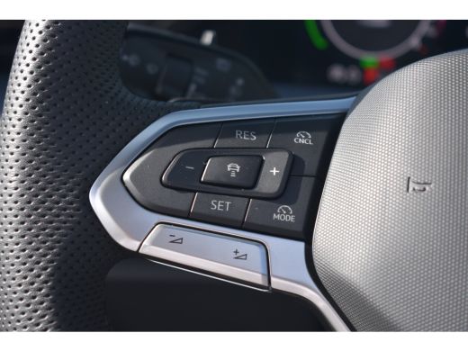 Volkswagen Tayron R-Line Edition | TREKHAAK | STOEL.MASSAGE | STUUR + STOEL VERW. | SCHUIFDAK | CAMERA | APP.CONNEC... ActivLease financial lease