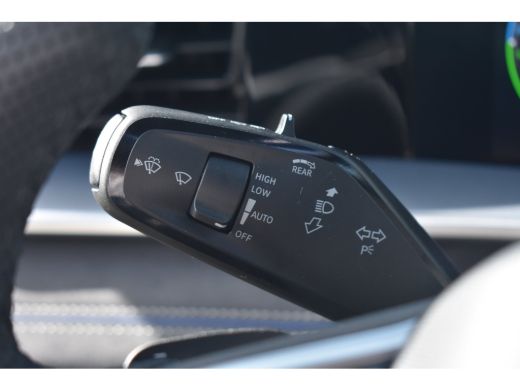 Volkswagen Tayron R-Line Edition | TREKHAAK | STOEL.MASSAGE | STUUR + STOEL VERW. | SCHUIFDAK | CAMERA | APP.CONNEC... ActivLease financial lease