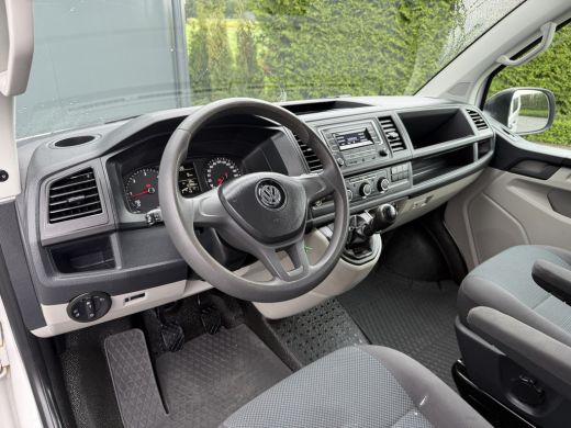 Volkswagen Transporter 2.0 TDI / L2H1 / DUBBELE CABINE / TREKHAAK / 1e EIG. / CRUISE / AIRCO / ISOFIX ActivLease financial lease