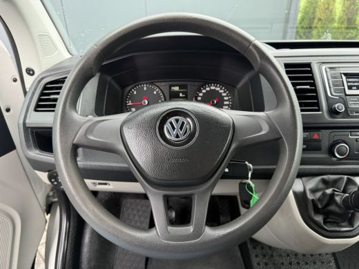 Volkswagen Transporter 2.0 TDI / L2H1 / DUBBELE CABINE / TREKHAAK / 1e EIG. / CRUISE / AIRCO / ISOFIX ActivLease financial lease
