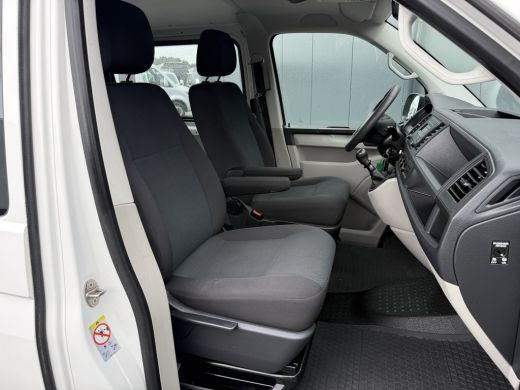 Volkswagen Transporter 2.0 TDI / L2H1 / DUBBELE CABINE / TREKHAAK / 1e EIG. / CRUISE / AIRCO / ISOFIX ActivLease financial lease