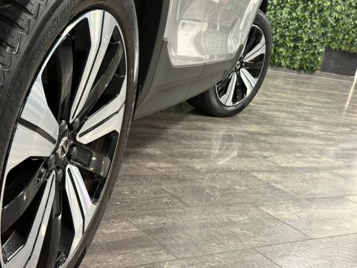 Volvo  XC40 T5 Recharge Ultimate Dark | Trekhaak | Schuifdak | Harman Kardon | Parkeercamera | All Season ban... ActivLease financial lease