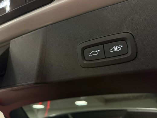 Volvo  XC40 T5 Recharge Ultimate Dark | Trekhaak | Schuifdak | Harman Kardon | Parkeercamera | All Season ban... ActivLease financial lease