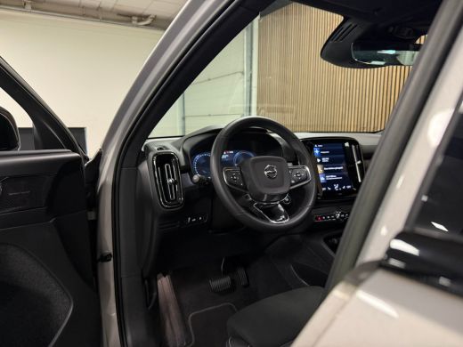 Volvo  XC40 T5 Recharge Ultimate Dark | Trekhaak | Schuifdak | Harman Kardon | Parkeercamera | All Season ban... ActivLease financial lease