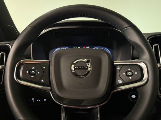 Volvo  XC40 T5 Recharge Ultimate Dark | Trekhaak | Schuifdak | Harman Kardon | Parkeercamera | All Season ban... ActivLease financial lease